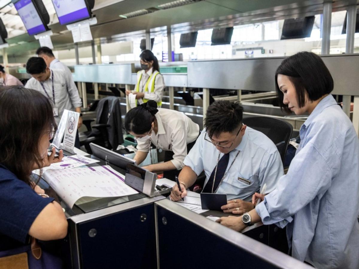 Falla tecnológica mundial afecta vuelos y bancos