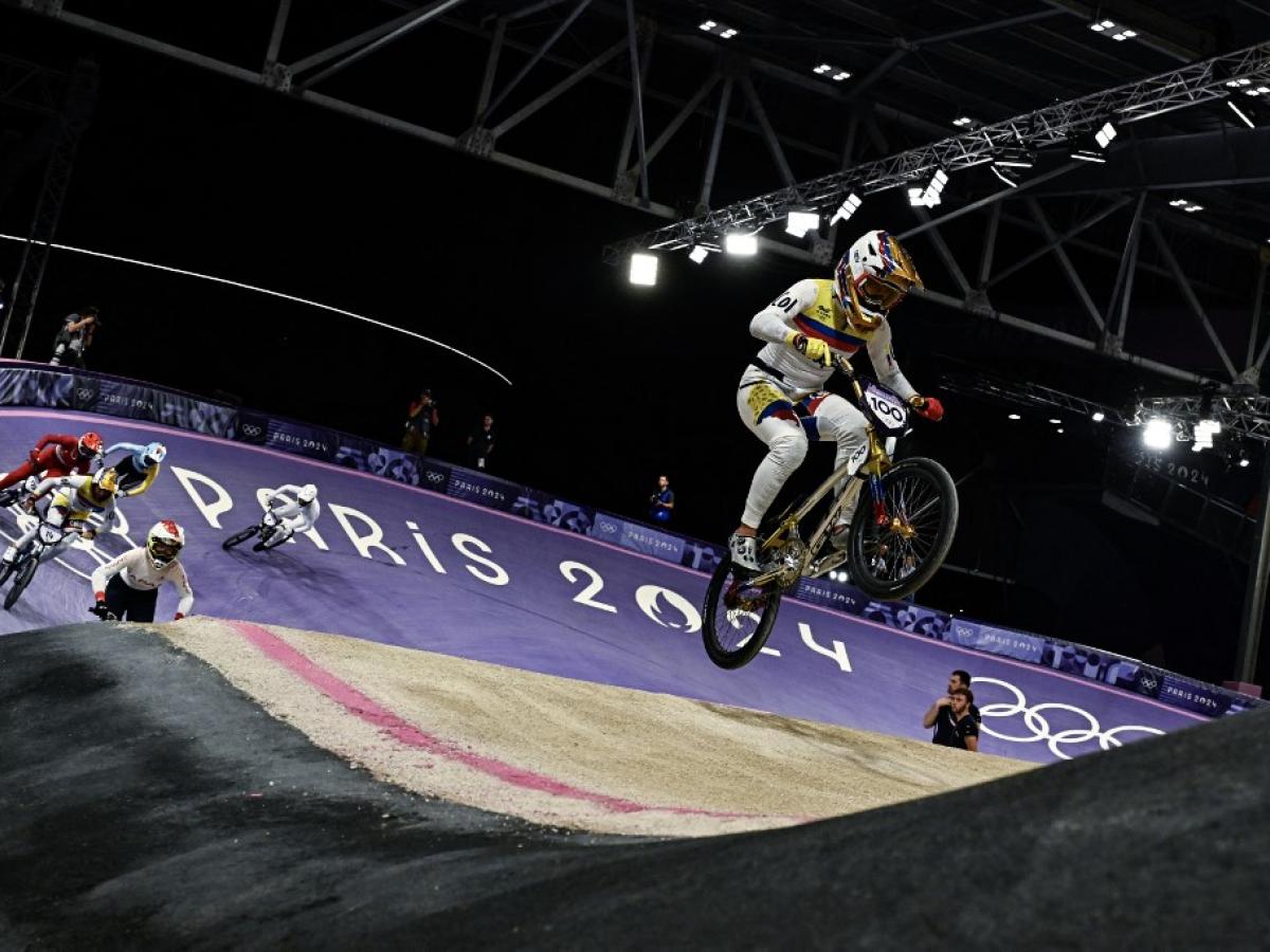 ¡Colombia presente en las semifinales del BMX en París 2024!