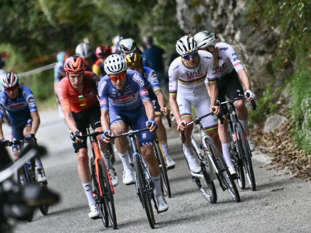 Tadej Pogacar: UCI busca regulación de inhalación de monóxido de carbono