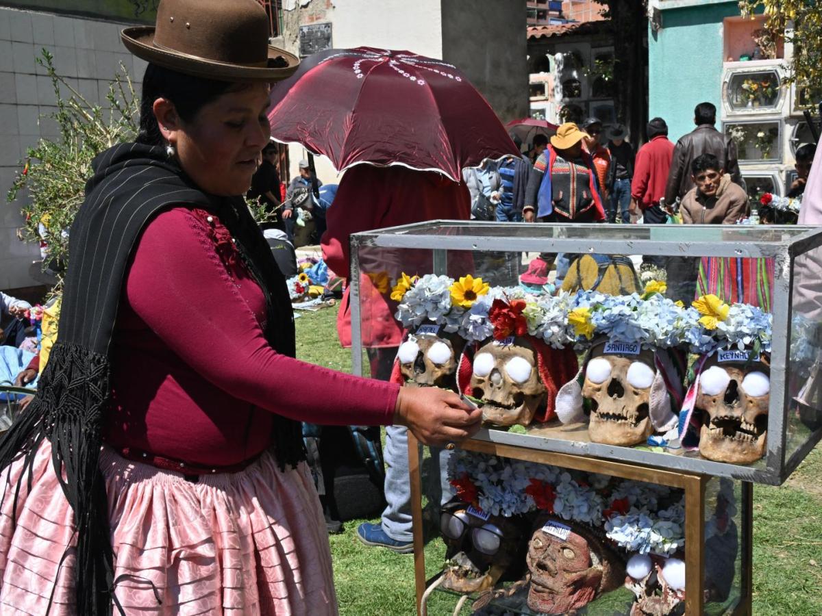  Fiesta de las Ñatitas, Bolivia.