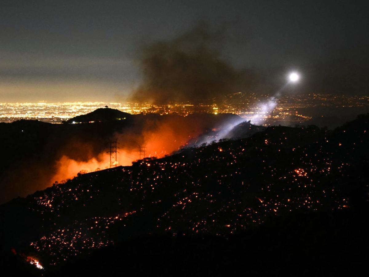 Fuertes vientos amenazan con expandir los incendios en Los Ángeles