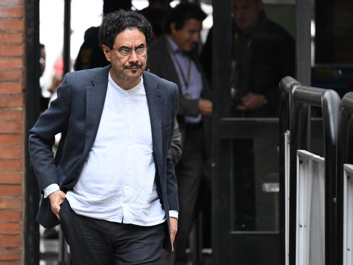 Iván Cepeda denuncia a testigo clave en juicio contra Álvaro Uribe por falso testimonio y montaje judicial