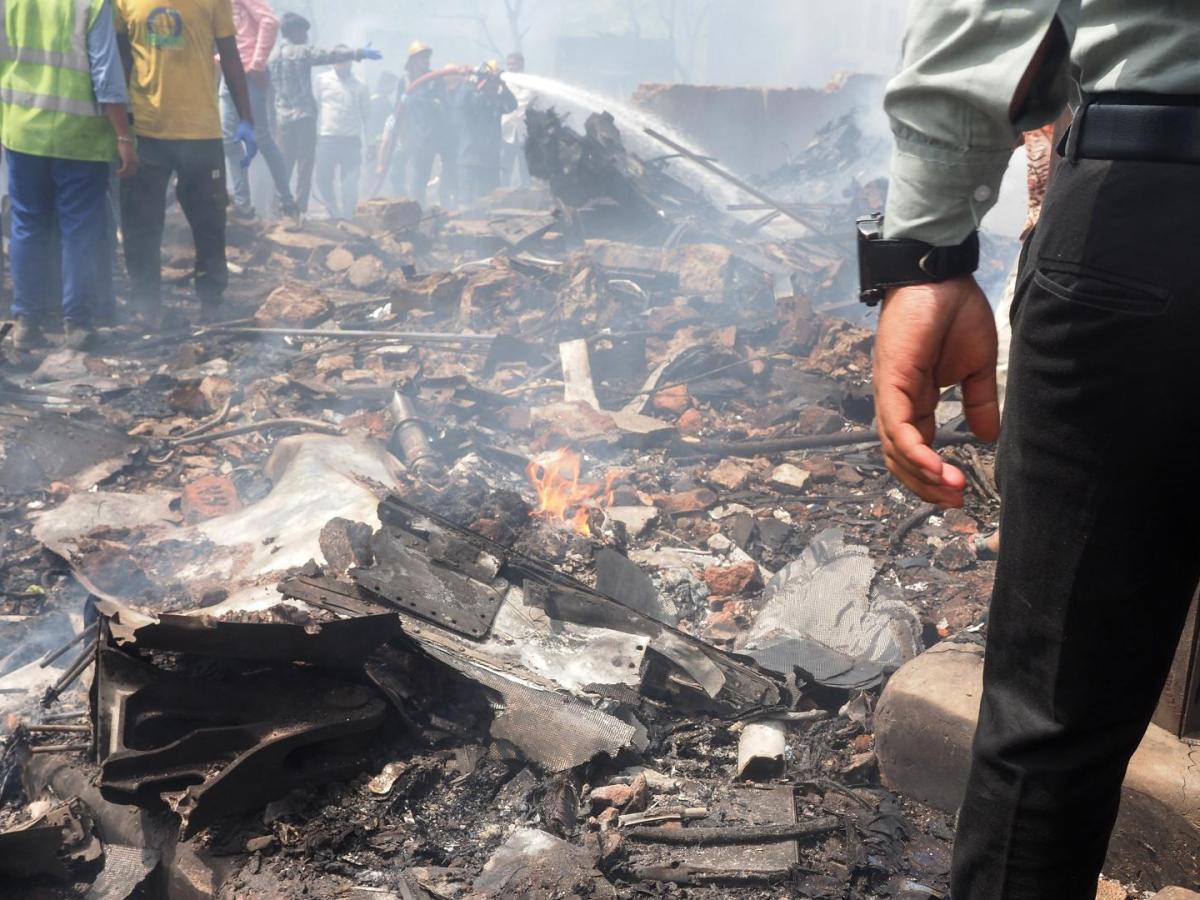 India: Avión se estrelló con más de 240 personas a bordo