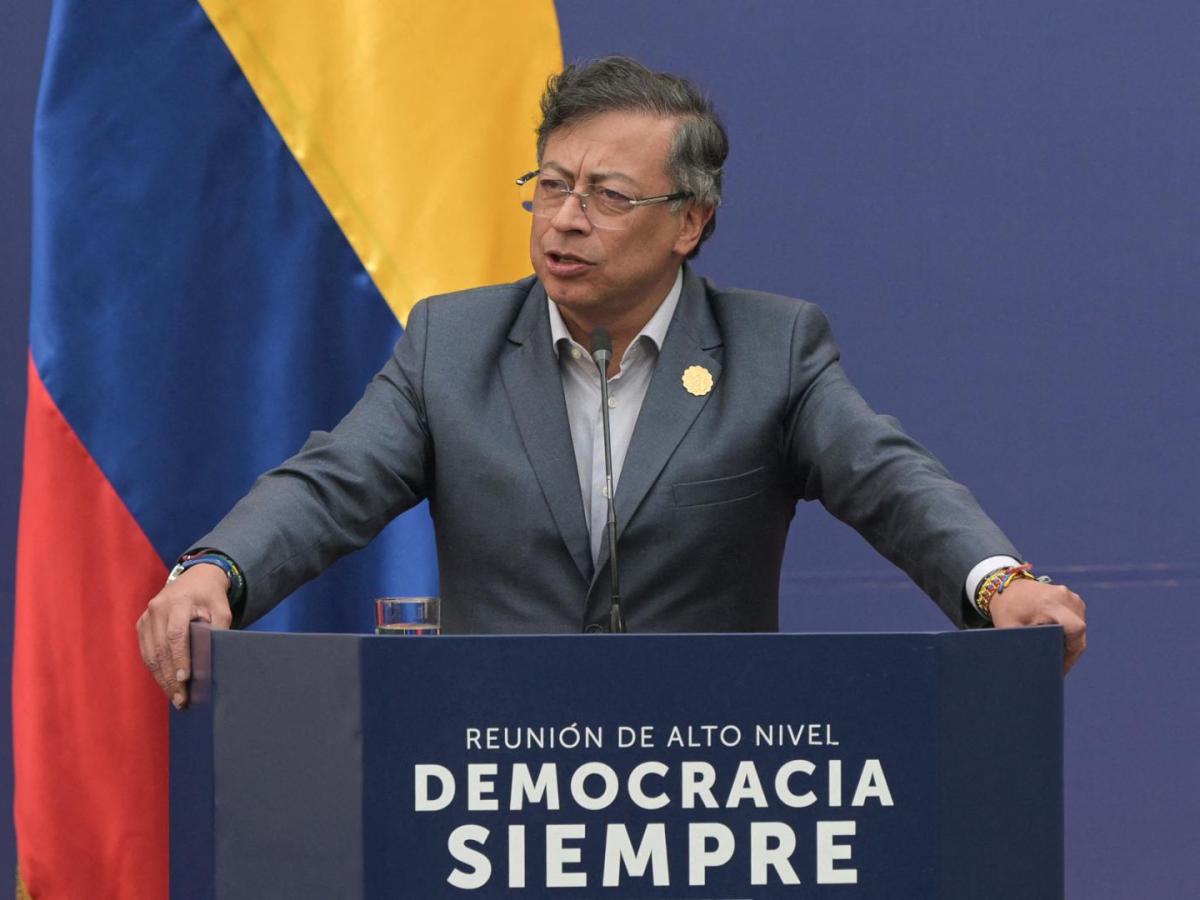 Presidente Petro llama a movilización ciudadana tras absolución a Álvaro Uribe