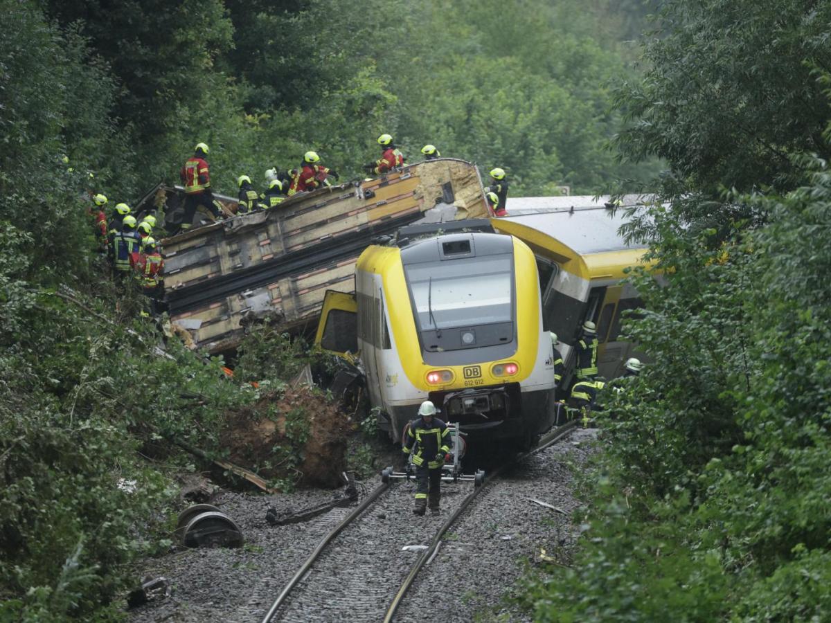 Tren en Alemania se descarrilló y dejó tres muertos y varios heridos