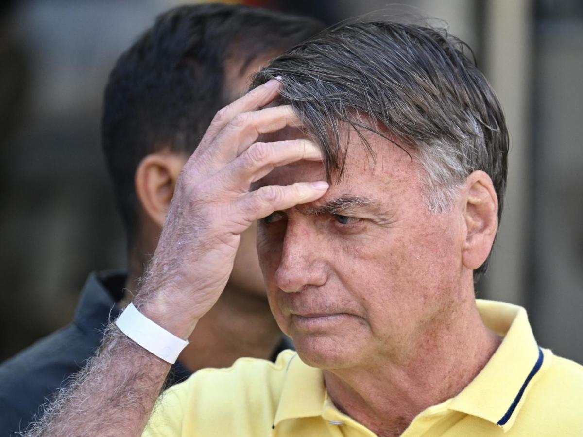 Jair Bolsonaro será vigilado permanentemente por riesgo de fuga