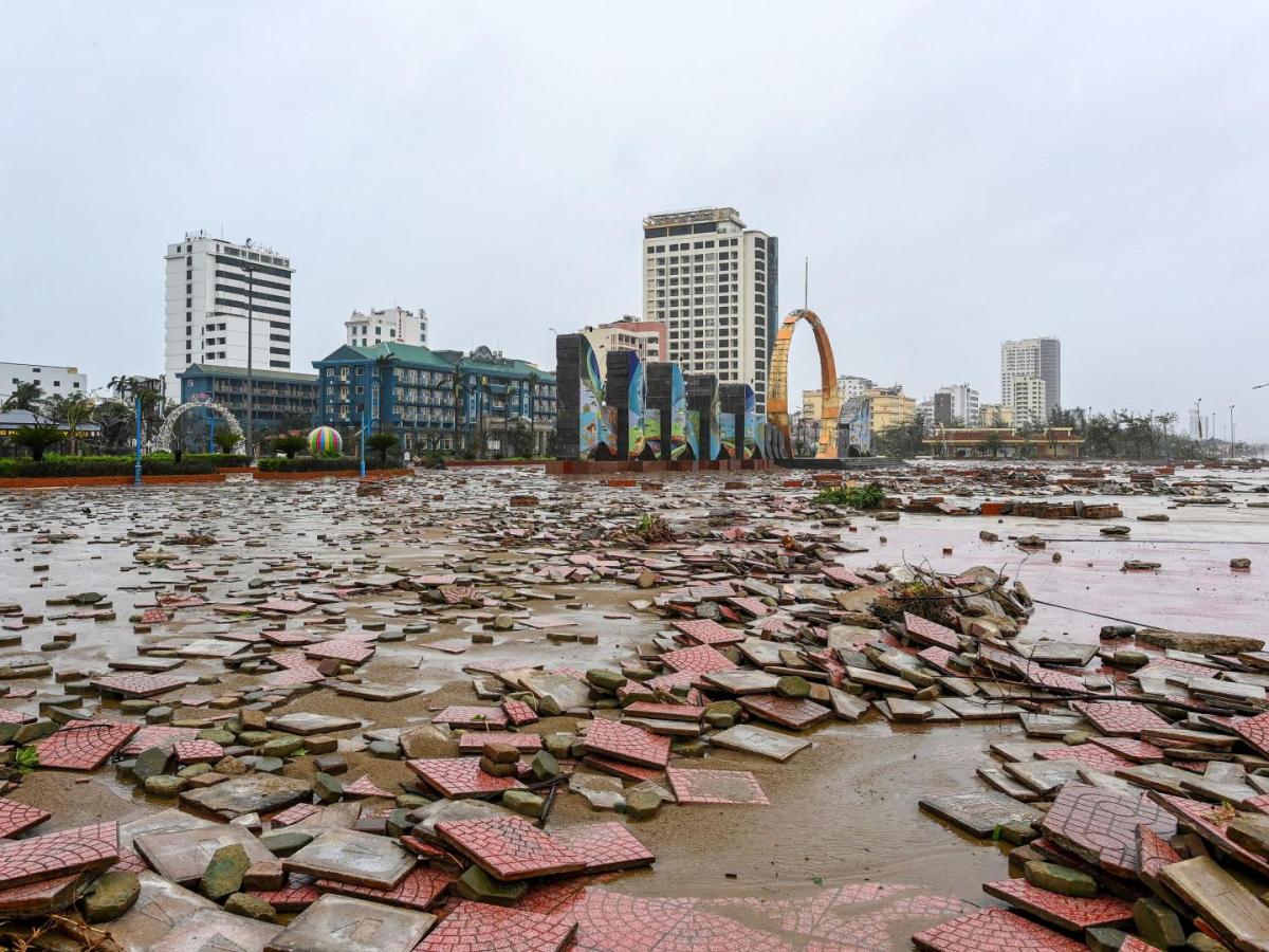 Tifón Bualoi golpea Vietnam y Filipinas