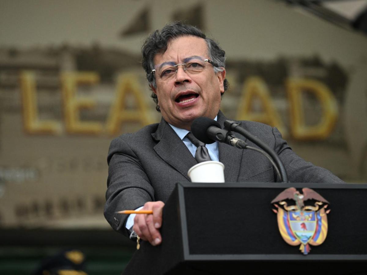 Petro advierte presiones contra el salario vital y pide respaldo ciudadano