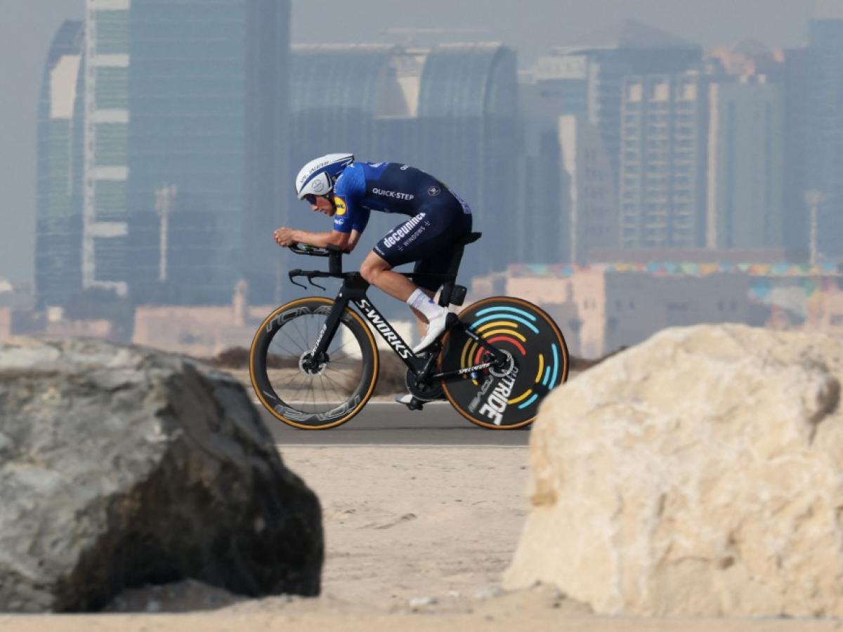 Sam Bennet repite victoria y gana la tercera etapa de la Vuelta a España