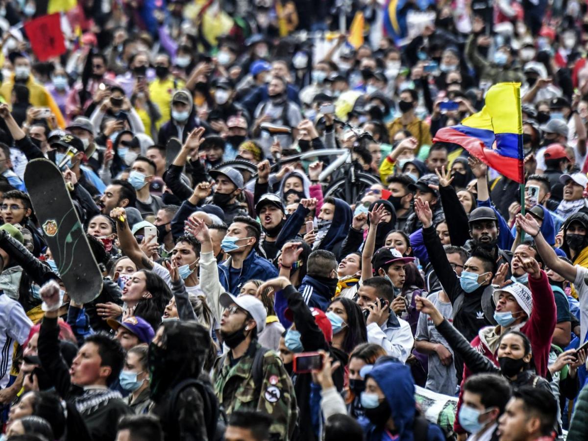 Jóvenes de Colombia: problemas que enfrentan en educación, empleo, políticas
