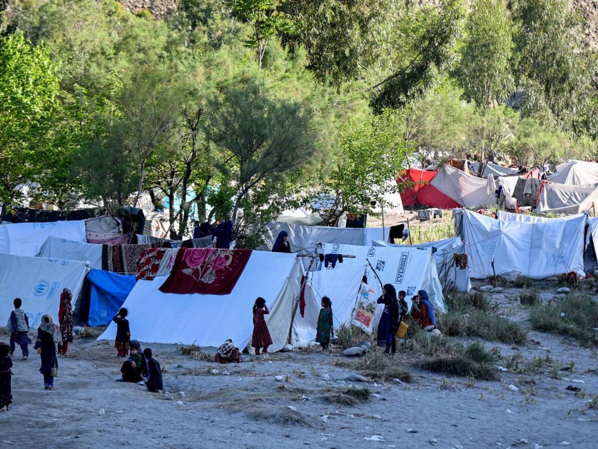 UE convocará a talibanes para hablar sobre migrantes afganos