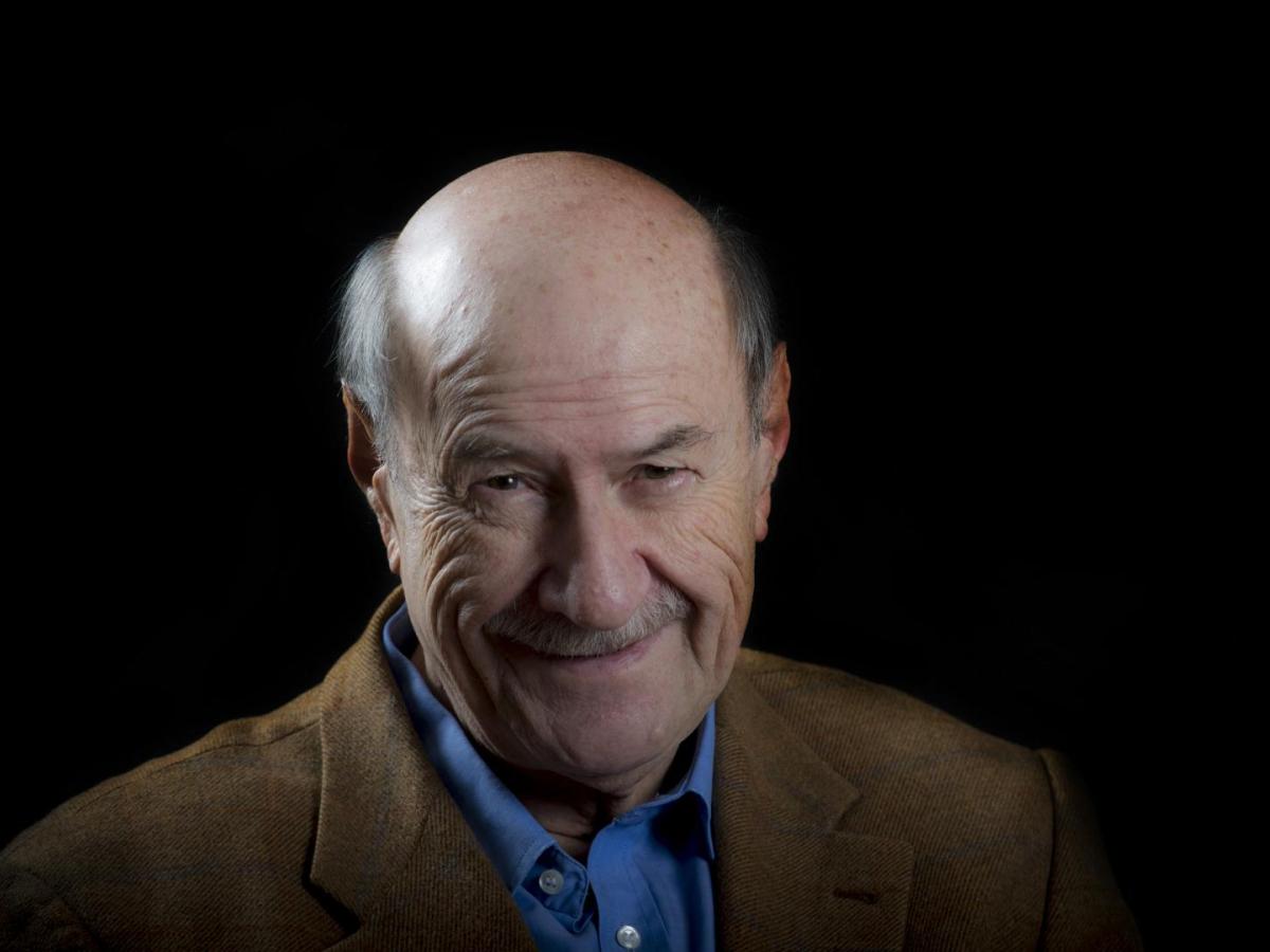 Muere a los 83 años el escritor chileno Antonio Skármeta, autor de "El cartero de Neruda"