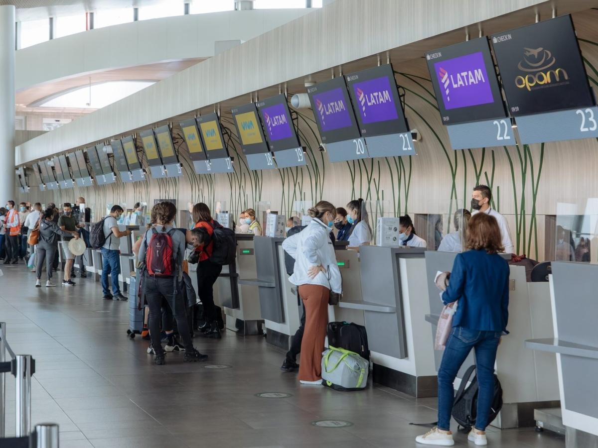 Según el Ministerio de Transporte y la Aeeronática Civil, esta cifra significaría que los colombianos viajaron cuatro veces más en comparación con gobiernos anteriores.