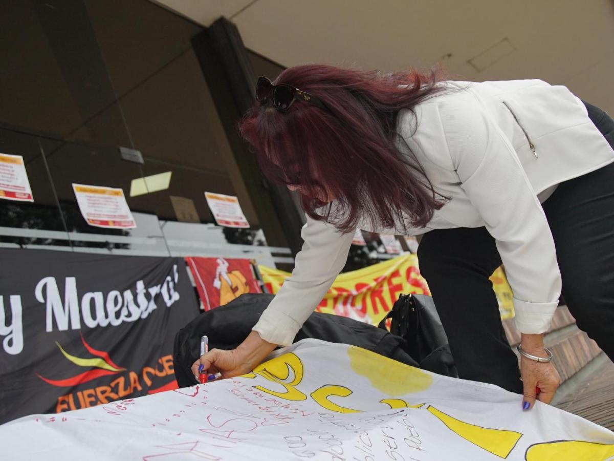 Protestas de docentes en Bogotá por devolución de salarios descontados