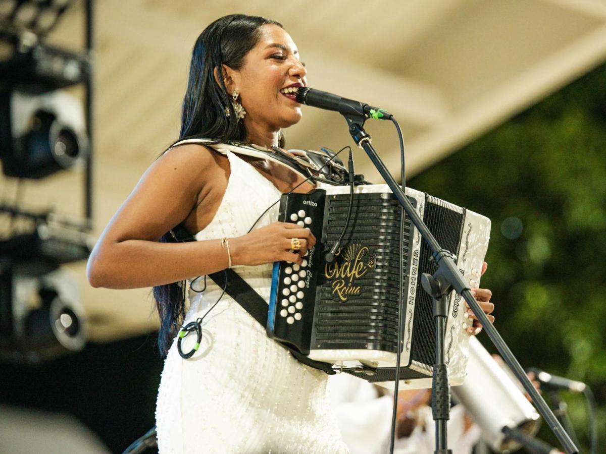 Reina del EVAFE 2025: Wendy Corzo, acordeonera kankuama, lidera el vallenato femenino