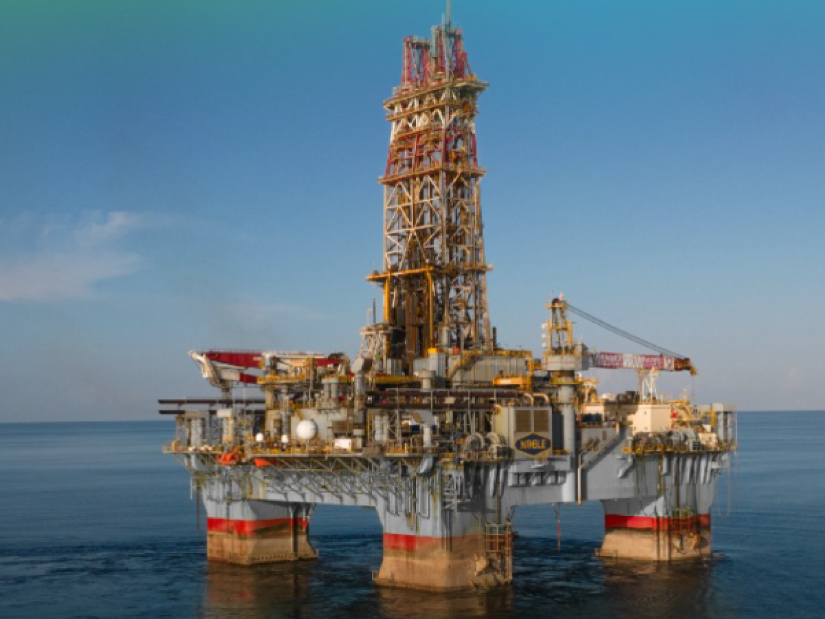 Petróleo baja tras alcanzar los 120 dólares por barril