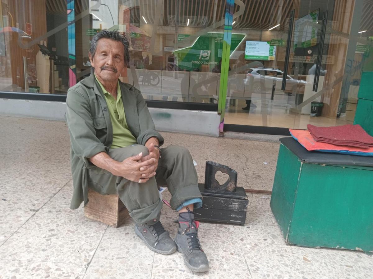 Los lustrabotas: un oficio con mucho brillo