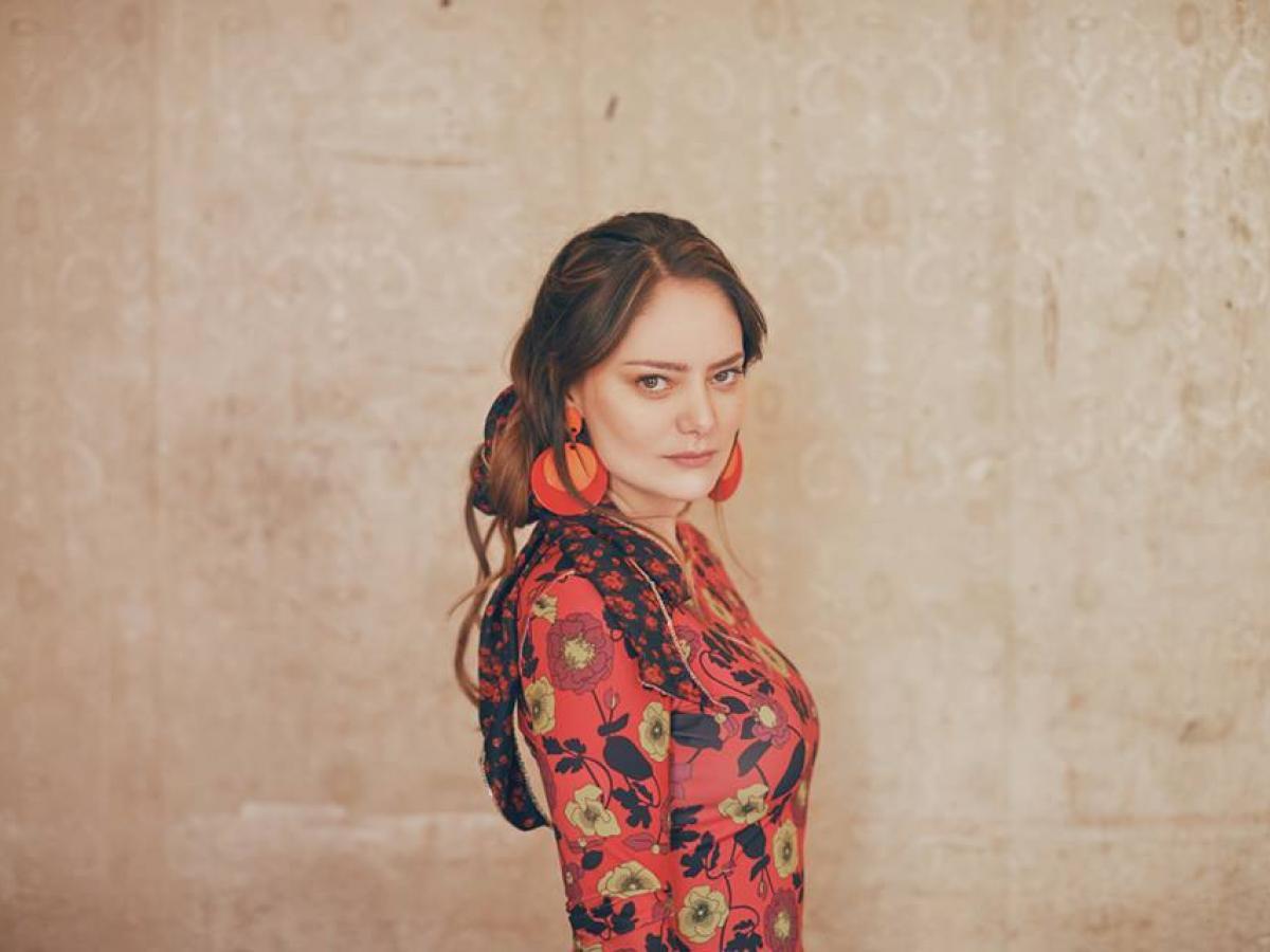 Descarga ““Etérea y terrenal” de manera gratuita y legal