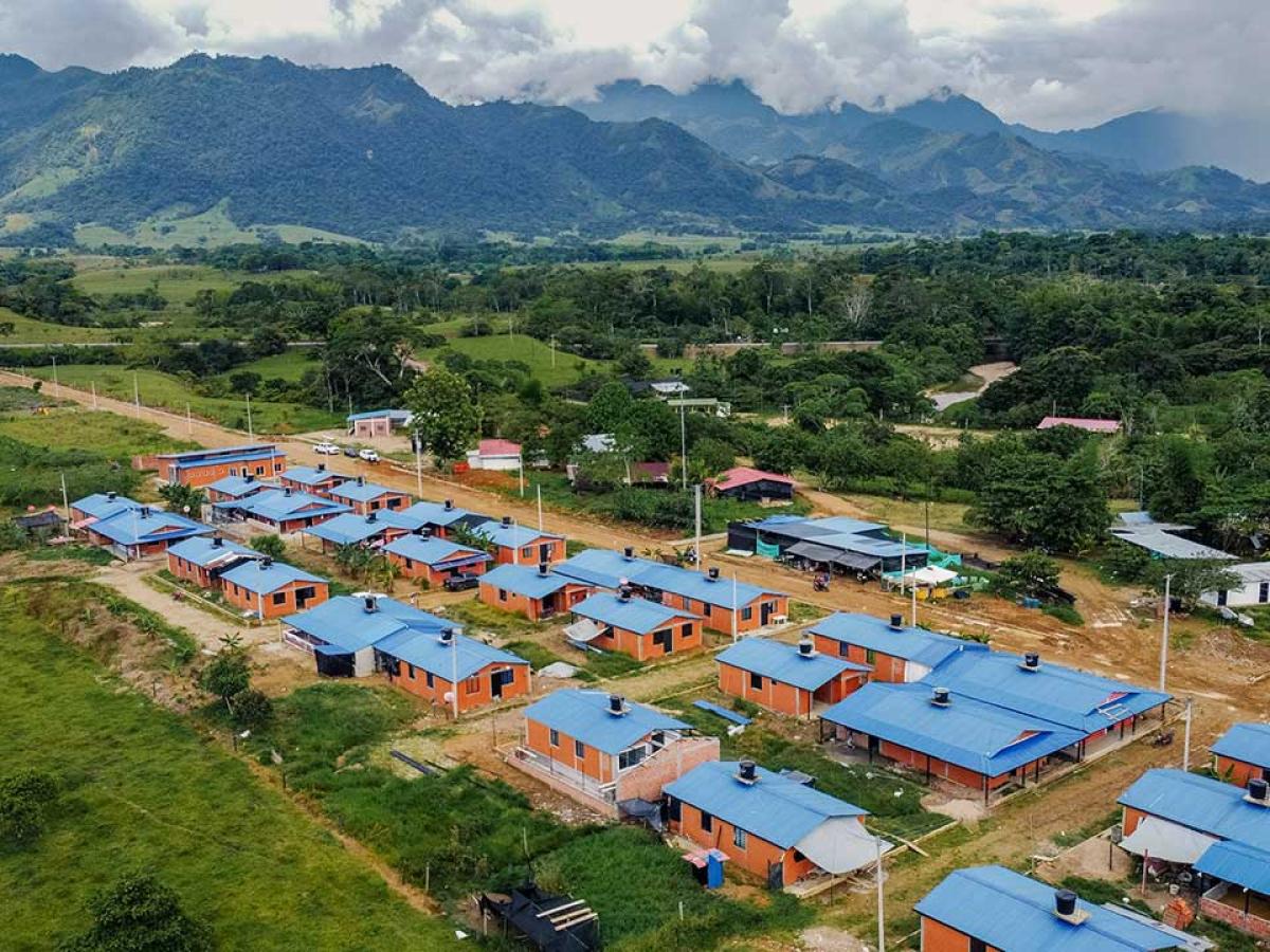 Familias firmantes del Acuerdo de Paz reciben 106 viviendas rurales en Caquetá