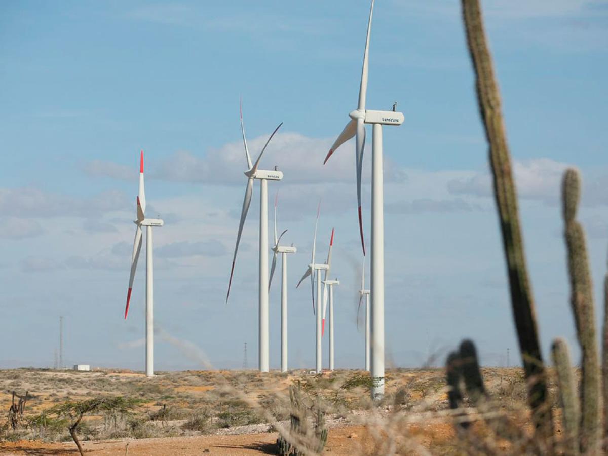 Energía en Colombia alcanza su precio más bajo en un año