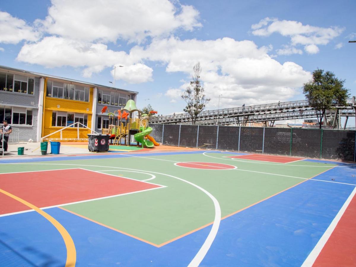 Policía de Bogotá ha intervenido más de 100 colegios en 2023