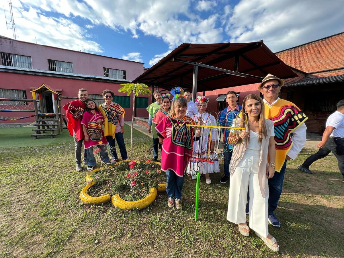 Nueva música: Grupo Bandola, Urpi Barco y Sai Conde 