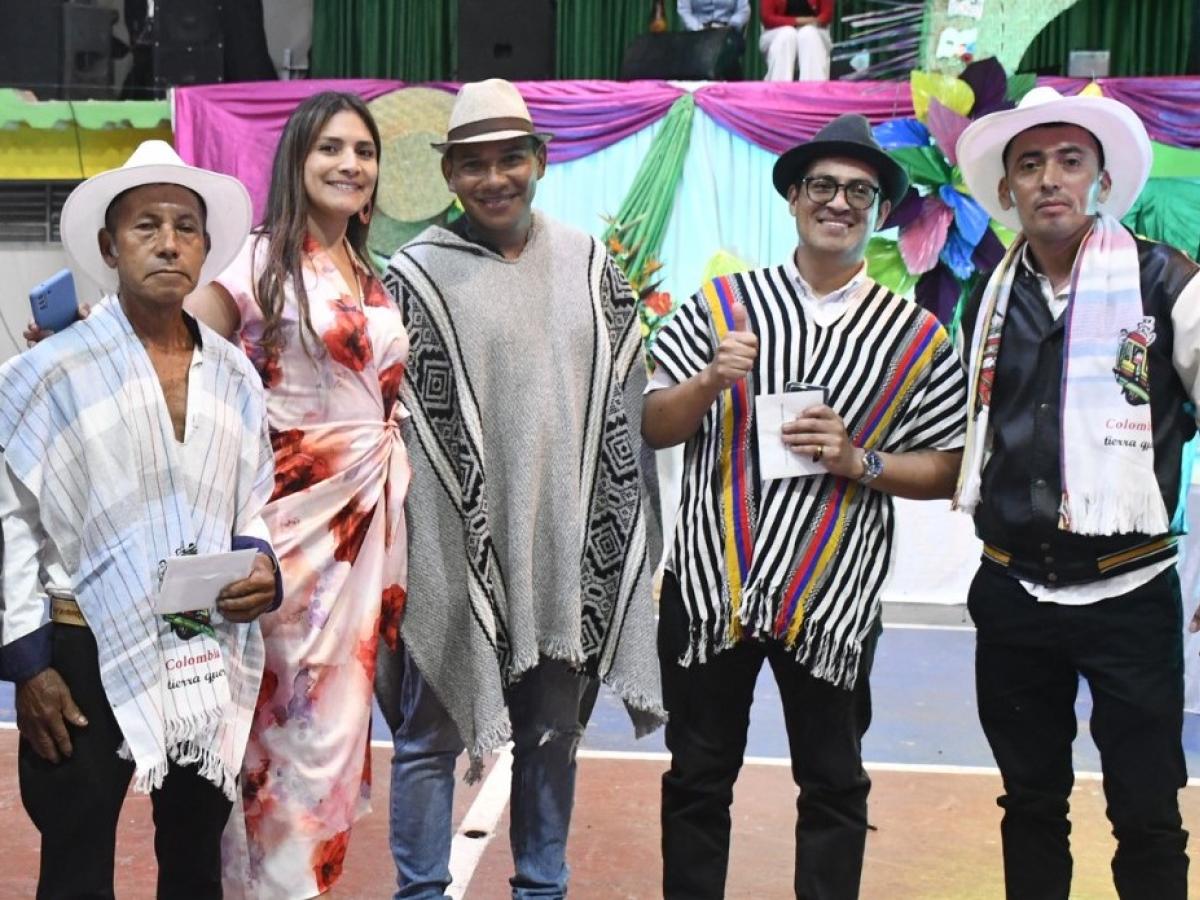 La alcaldesa y el secretario de gobierno debieron abandonara el municipio en Cumbitara tras amenazas