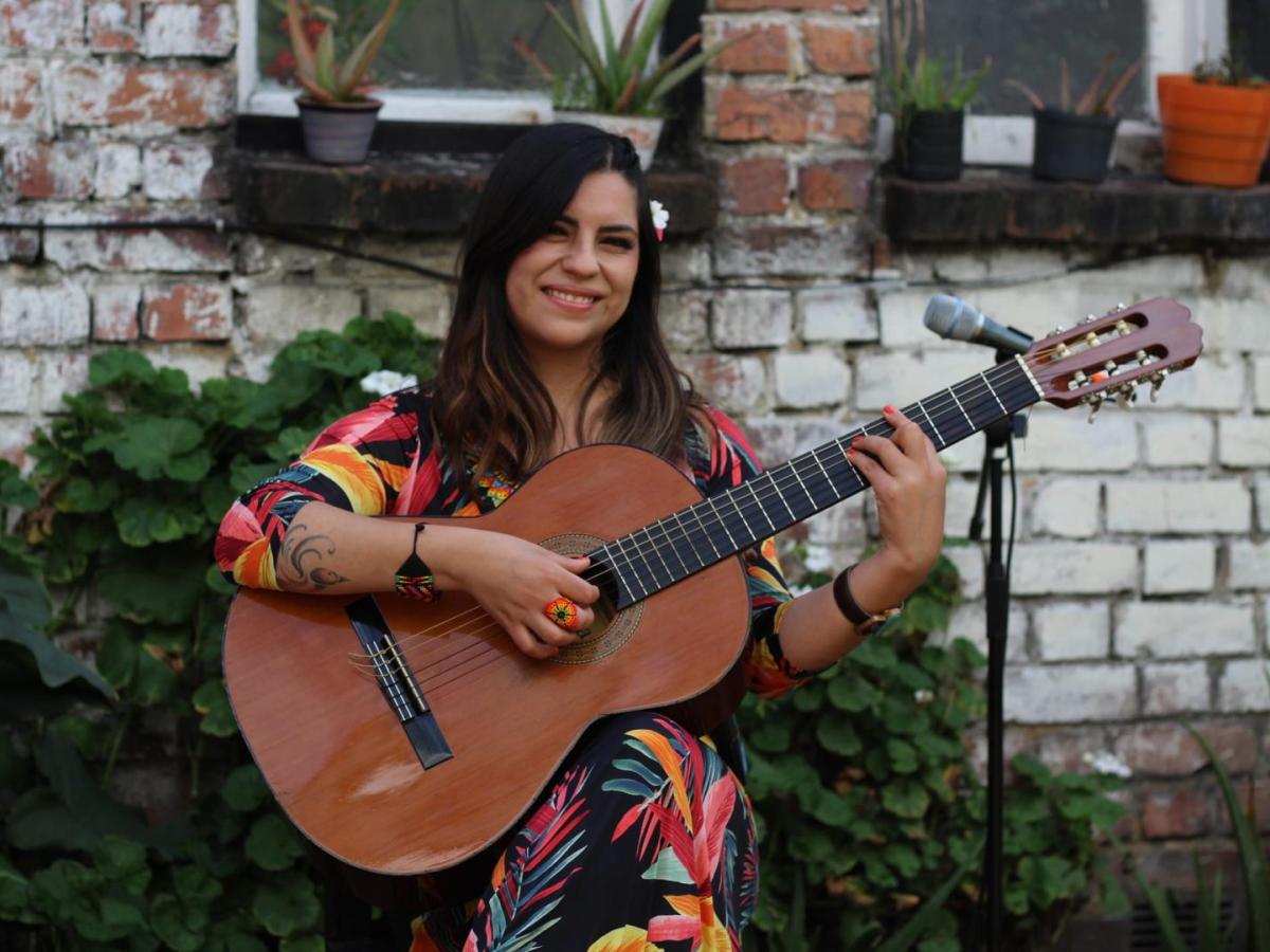 Música de estreno en Radio Nacional: Choke, Ay Mamá y Desnuda por Dentro