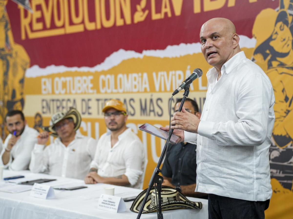 Salvatore Mancuso HOY entrega de tierras Montería