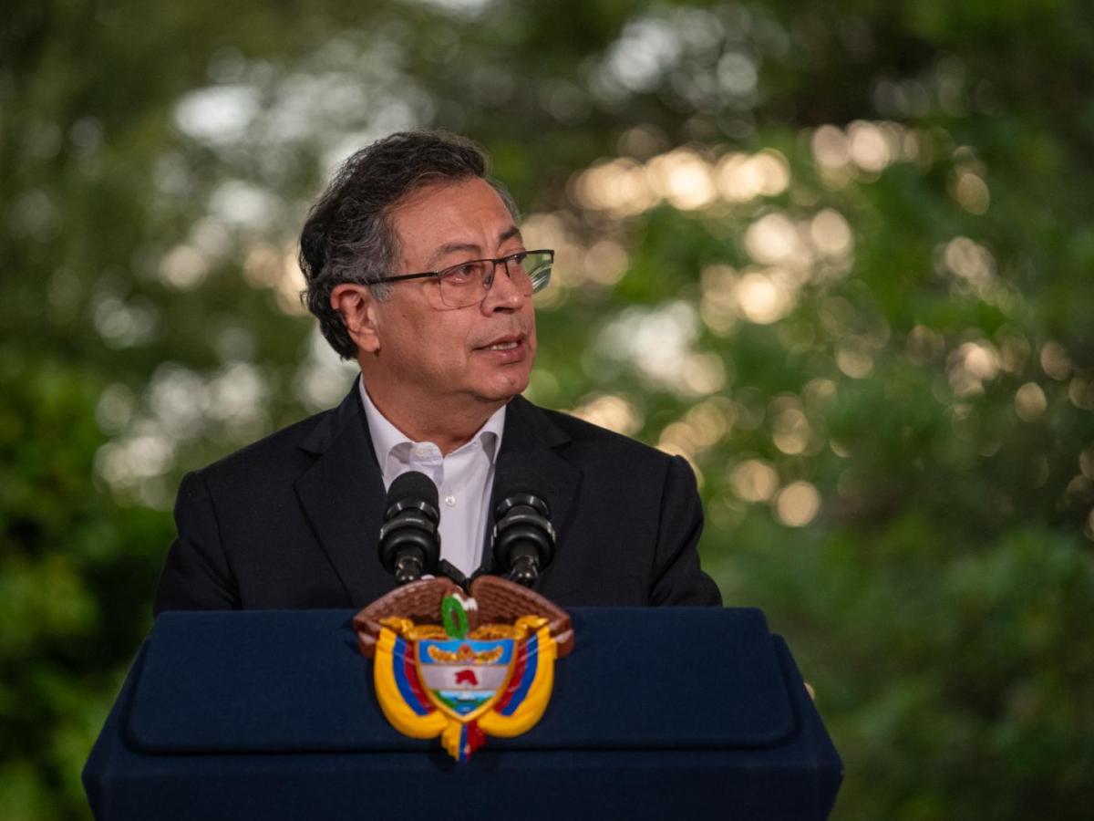 Gustavo Petro reconoció a pensionados de Telecom