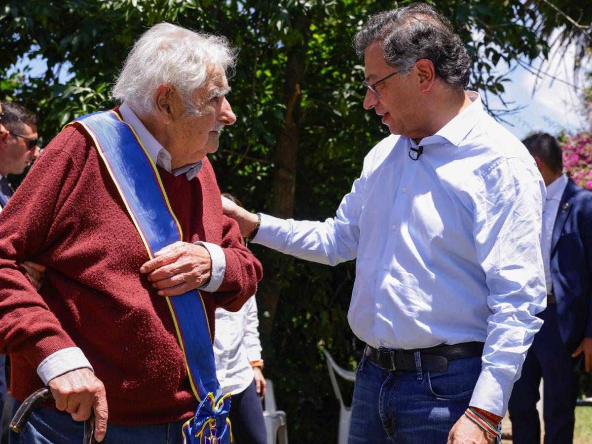 Presidente Petro entregó Cruz de Boyacá a Pepe Mujica