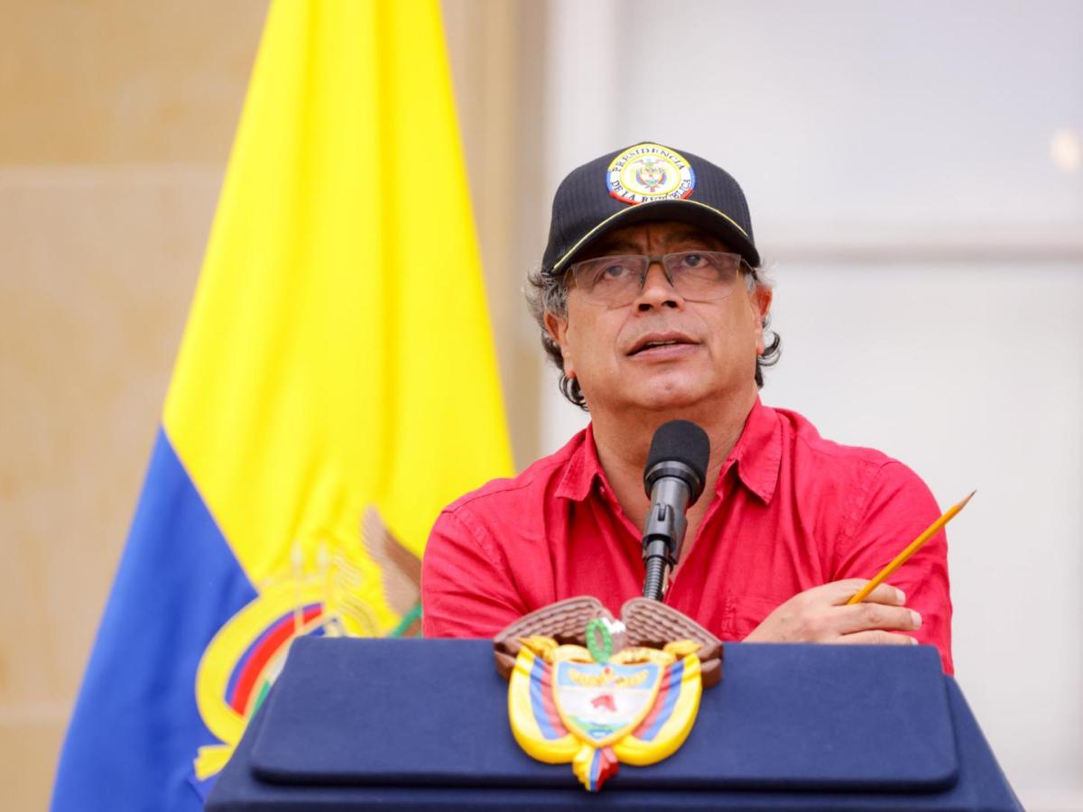 Presidente Gustavo Petro suspende diálogos de paz con el Eln