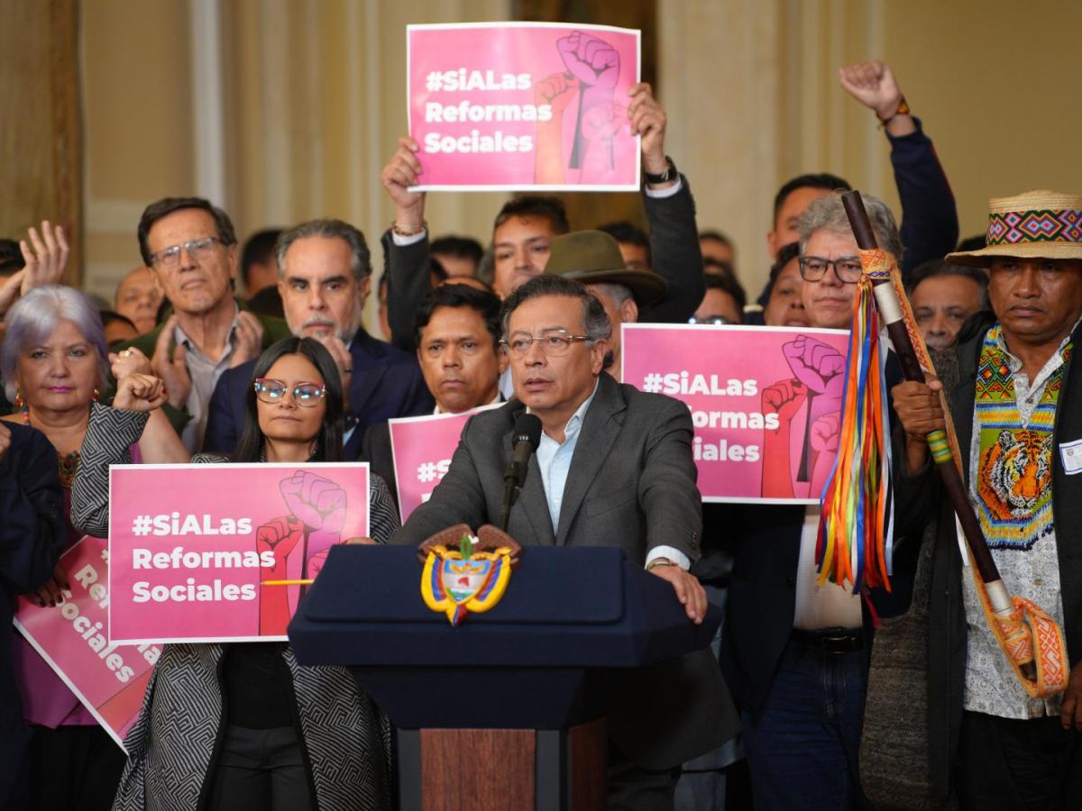 Petro denuncia a la CRC por obstaculizar convocatoria para consulta popular