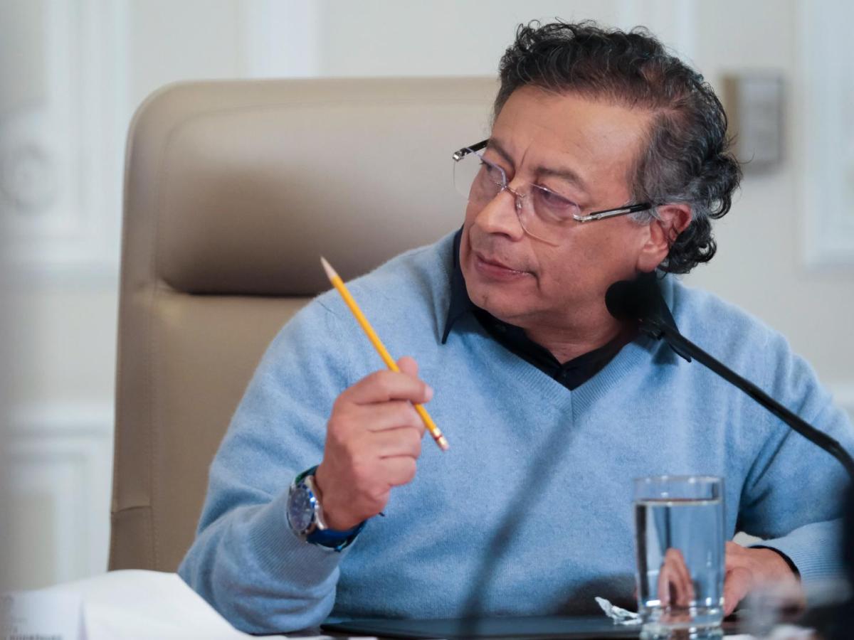 Petro habla de atentado tras hallazgo de cohete antitanque en Bogotá