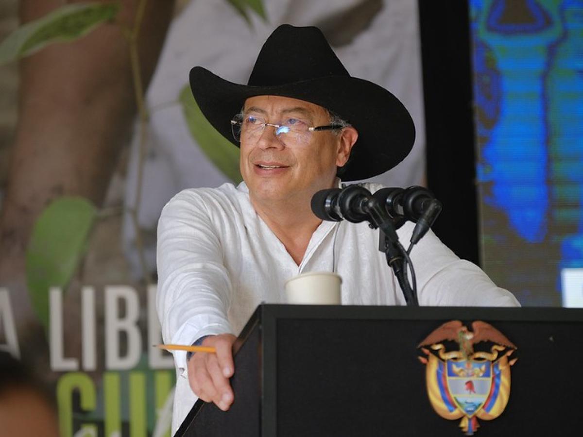 Aprobación de Gustavo petro