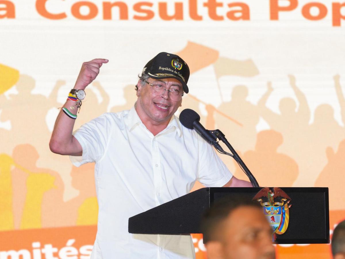 Petro acusó a la CRC de censura por no dejar promocionar marchas del 1 de mayo