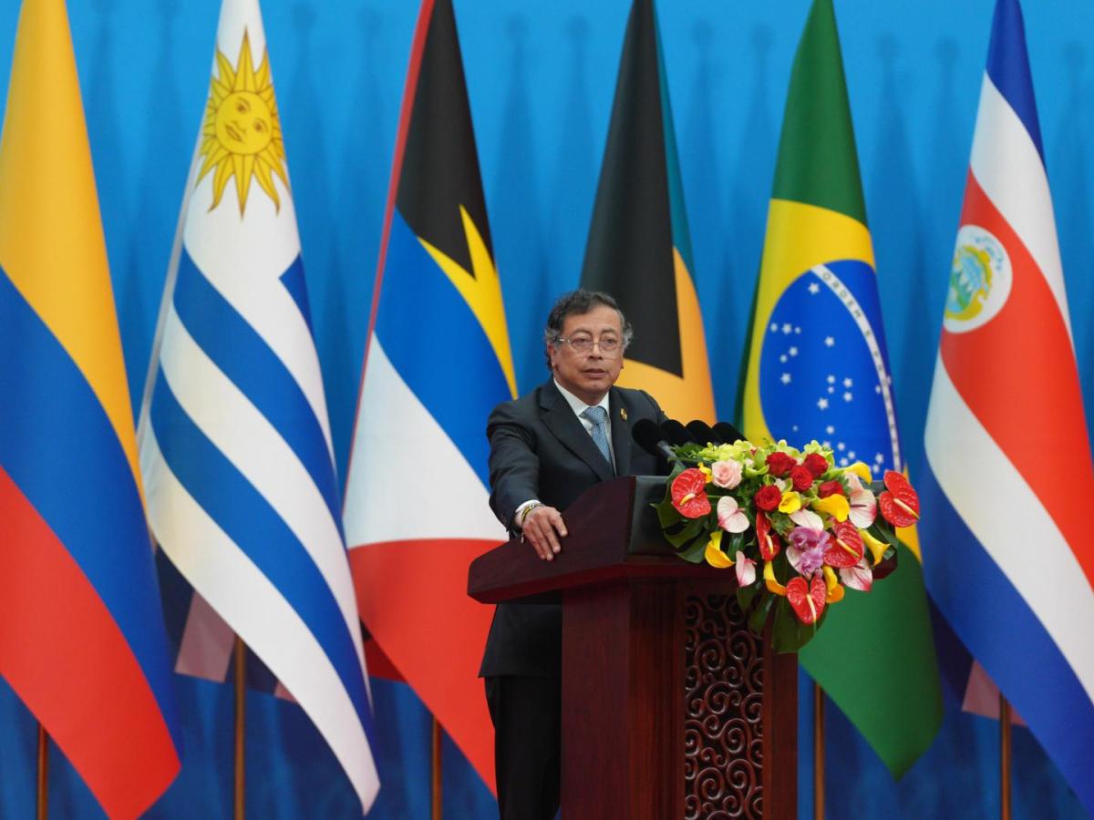 Gustavo Petro propone diálogo de civilizaciones en la cumbre CELAC-China para impulsar un nuevo orden mundial