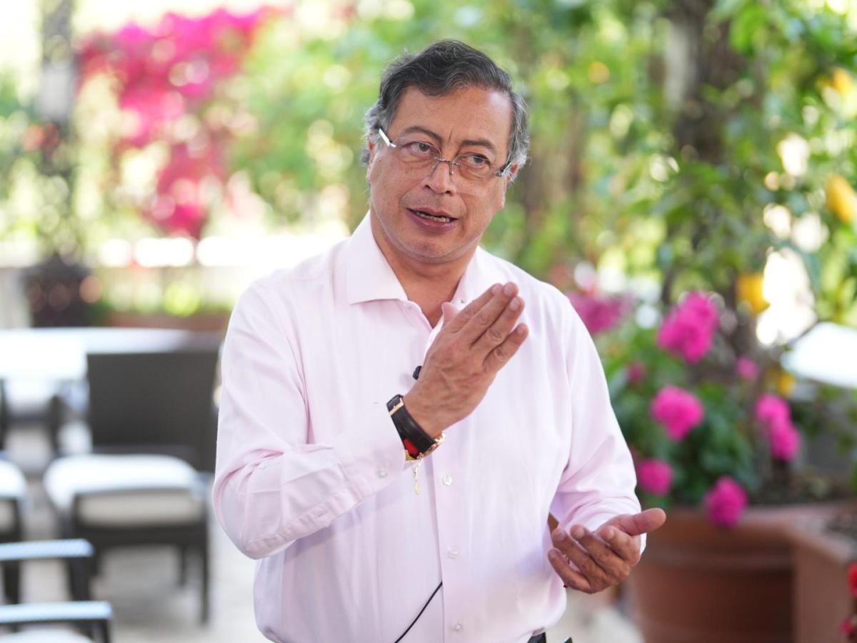 Gustavo Petro rechaza propuesta de Bruce Mac Master sobre recargo nocturno