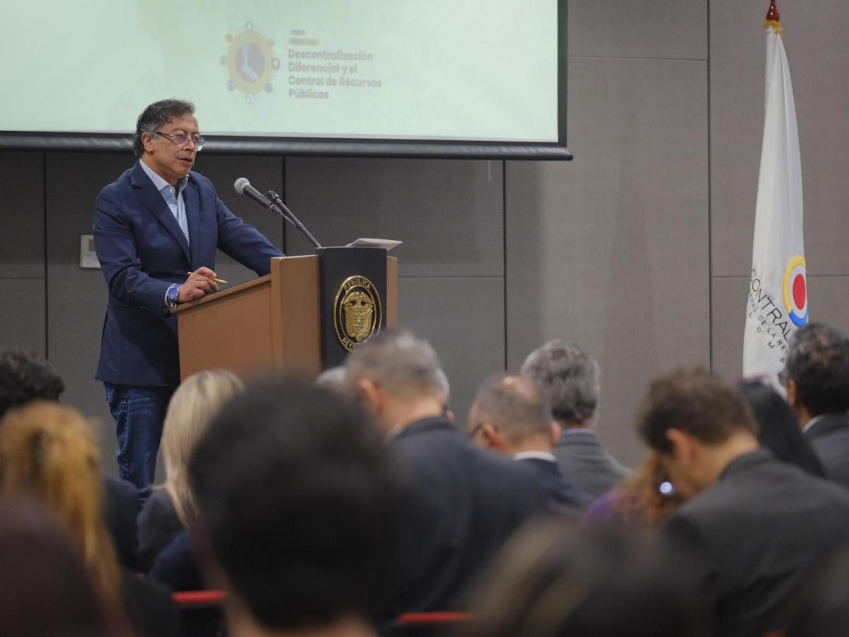Foro de Contraloría: intervención presidente Petro HOY 