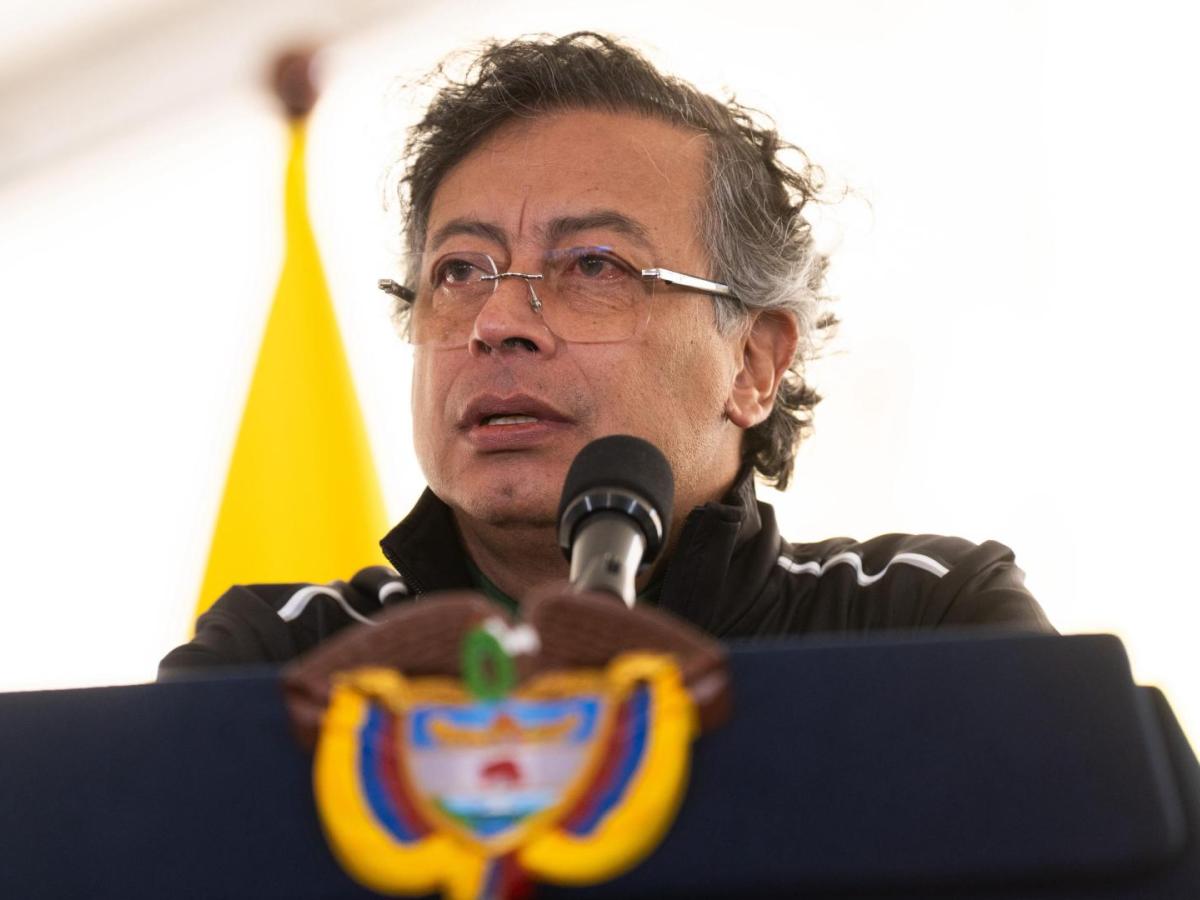 Expedición de consulta popular por decreto 