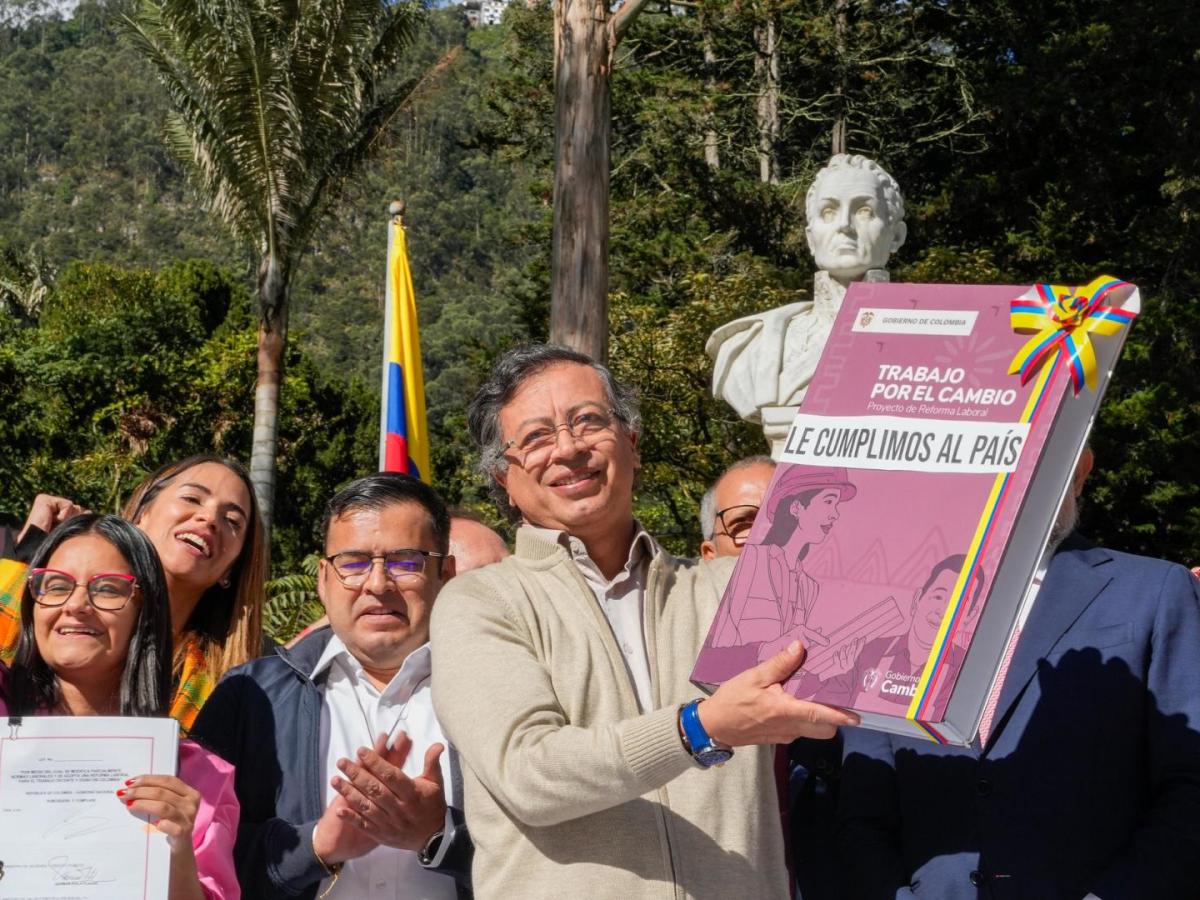Gustavo Petro firmó la sanción de la reforma laboral