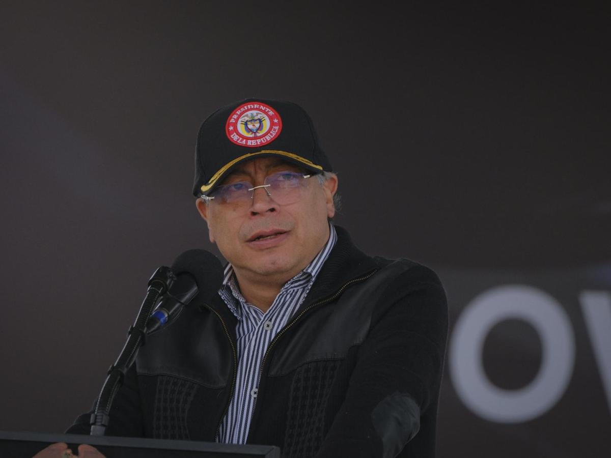 Petro afirma que EE. UU. solo ofreció a Colombia aviones F-16 de segunda mano