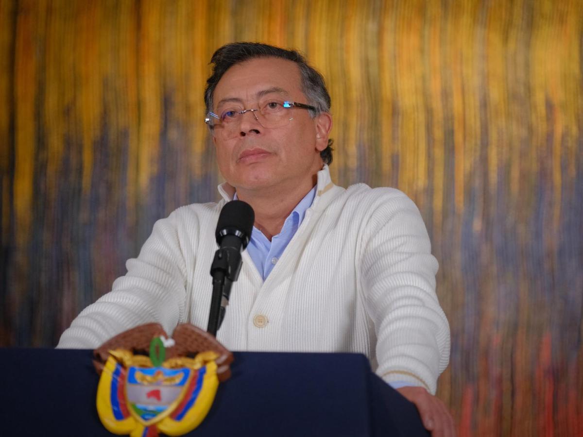 Petro exige explicaciones por llegada de armas israelíes a Colombia 