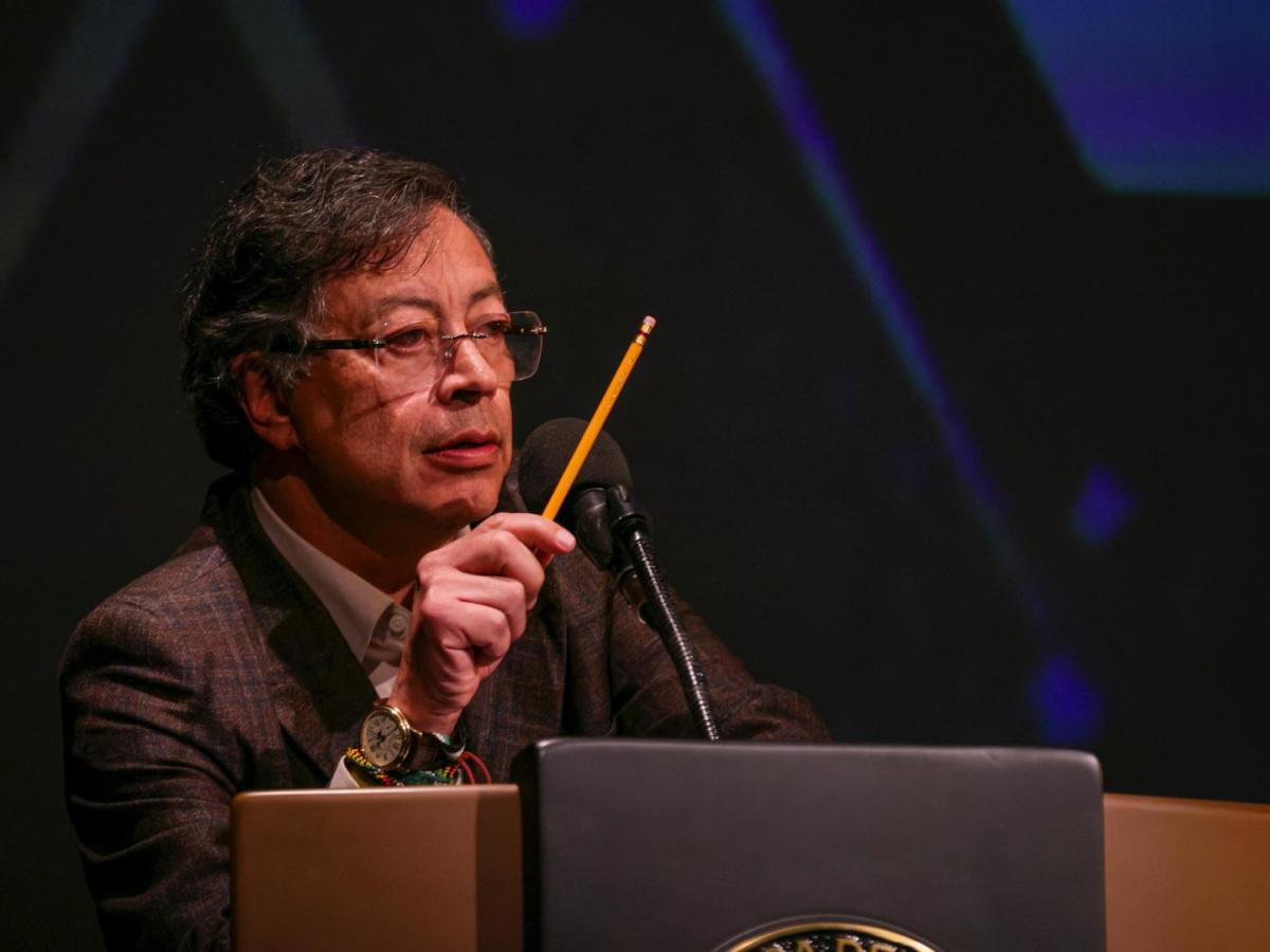 Gustavo Petro critica gobernanza paramilitar y cuestiona a Uribe y Duque en discurso sobre el Estado Social de Derecho