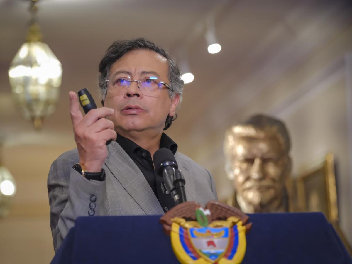 Presidente Petro denuncia robo millonario en la Nueva EPS
