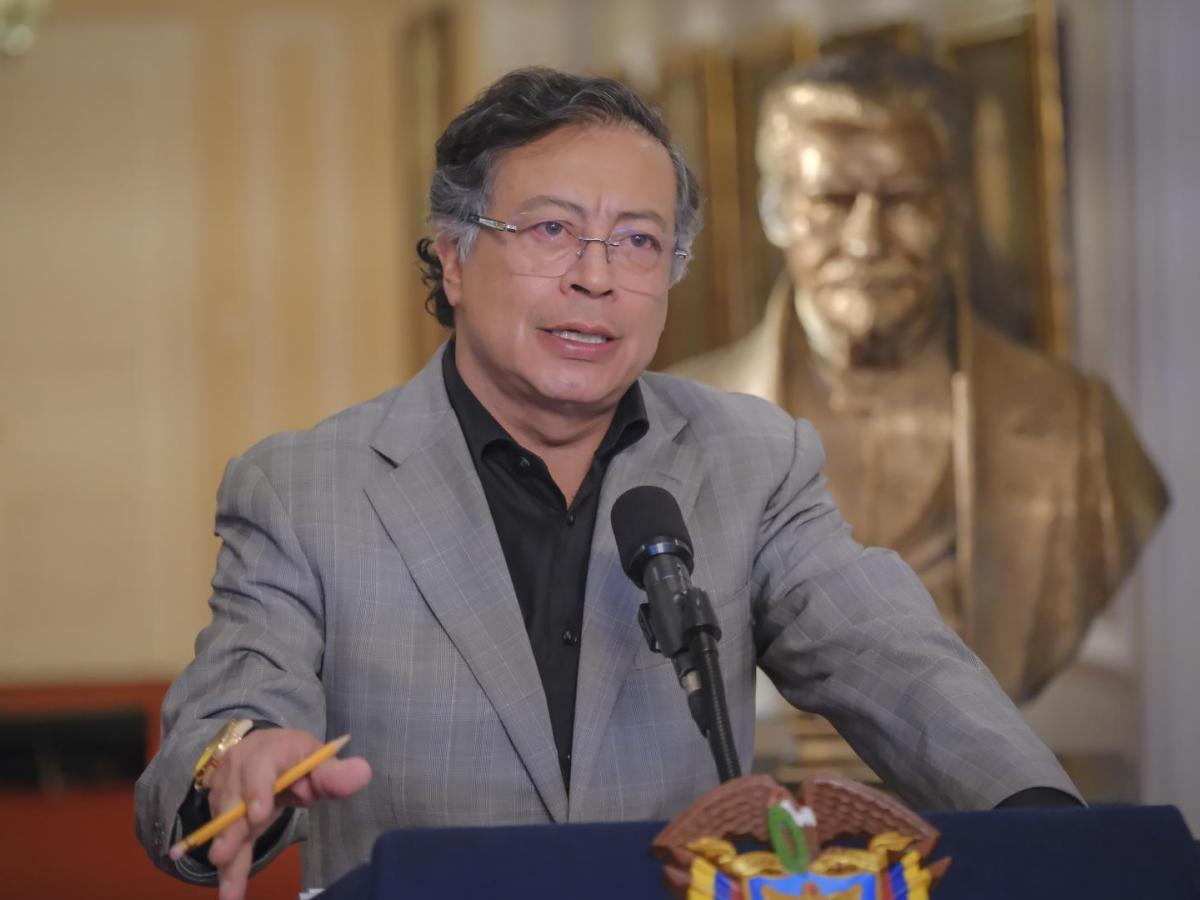 Presidente Petro responde a Paloma Valencia ante debate por deudas en el sistema de salud