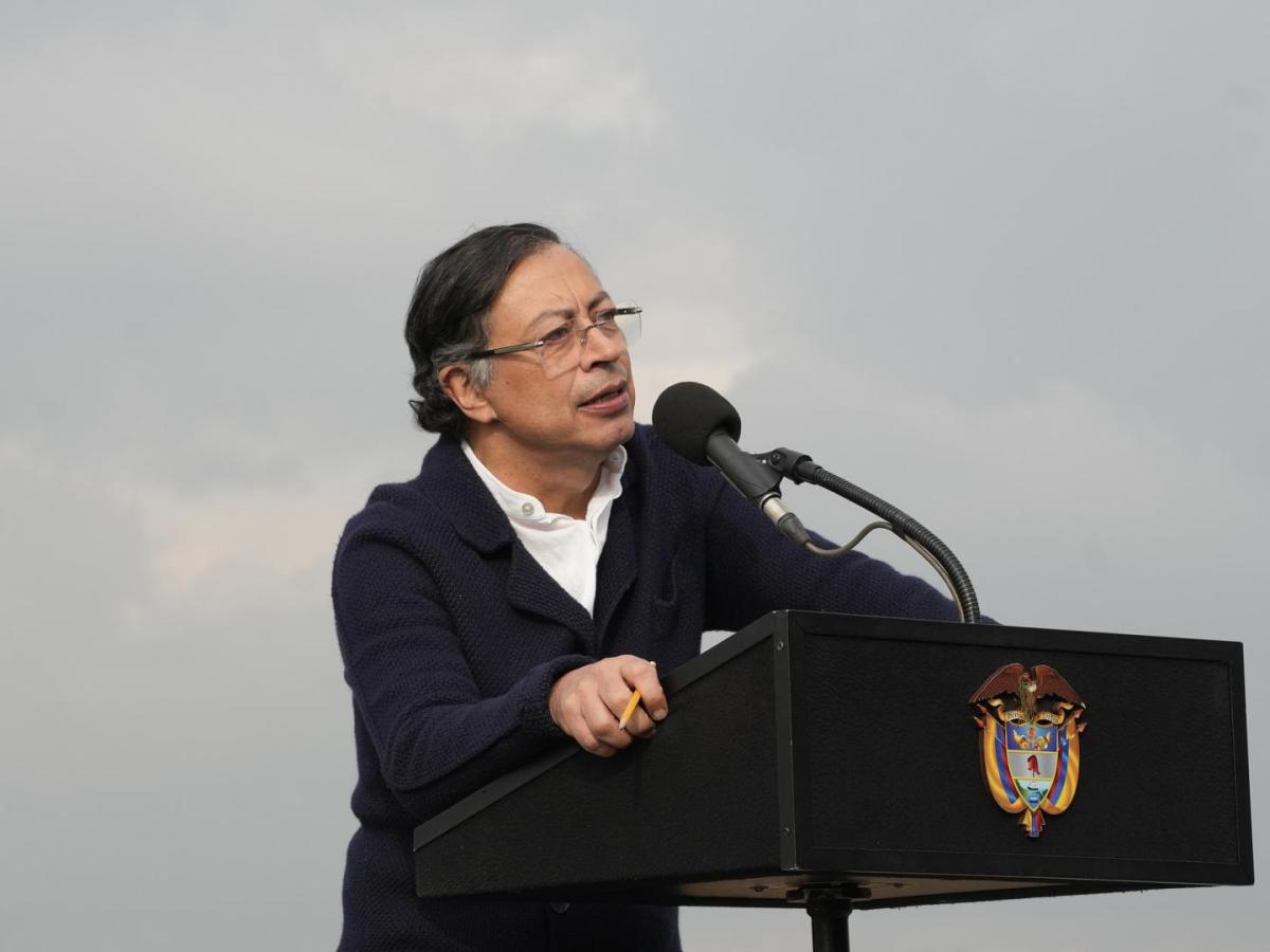 Gustavo Petro nombró como gestores de paz a 16 exparamilitares