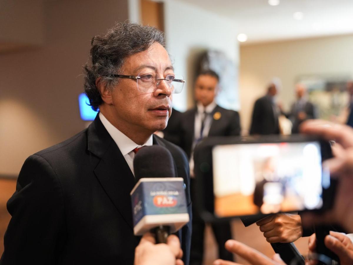 Petro denuncia violación de derechos humanos en Medellín durante protesta en favor de Palestina