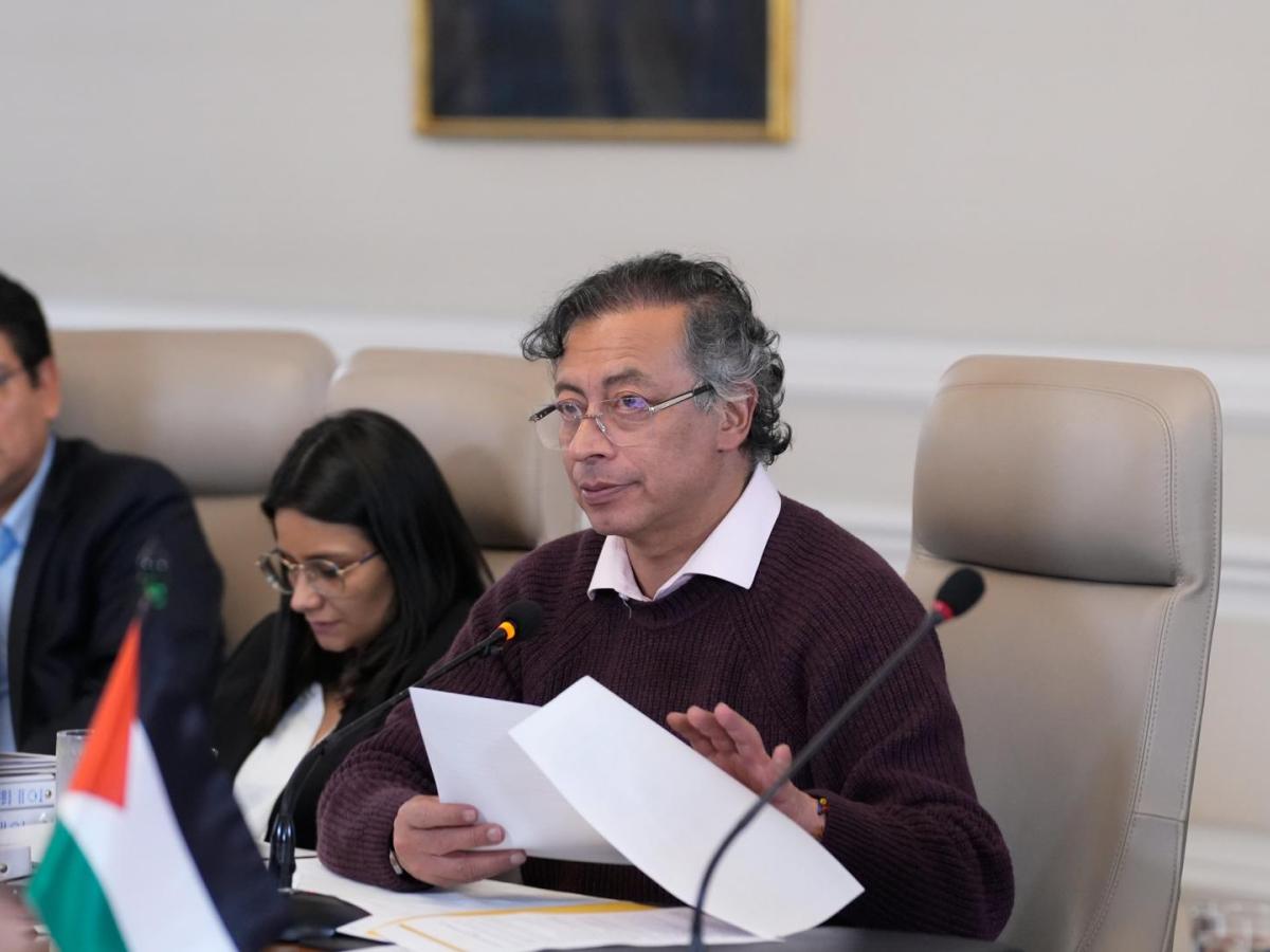 Petro critica al Grupo Aval por derrumbes en la vía Bogotá Villavicencio