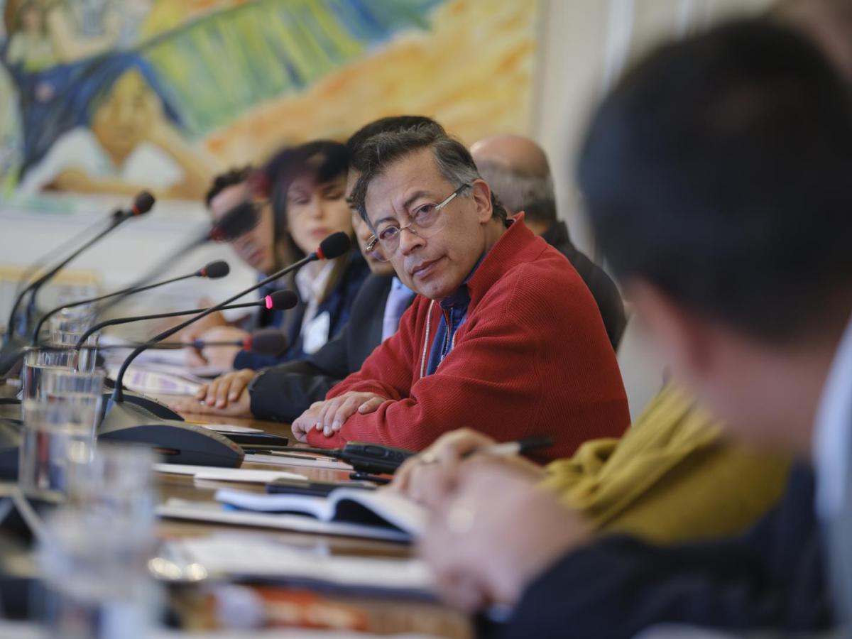 Petro busca reanudar negociaciones con el Eln y confirma acercamientos con el Clan del Golfo